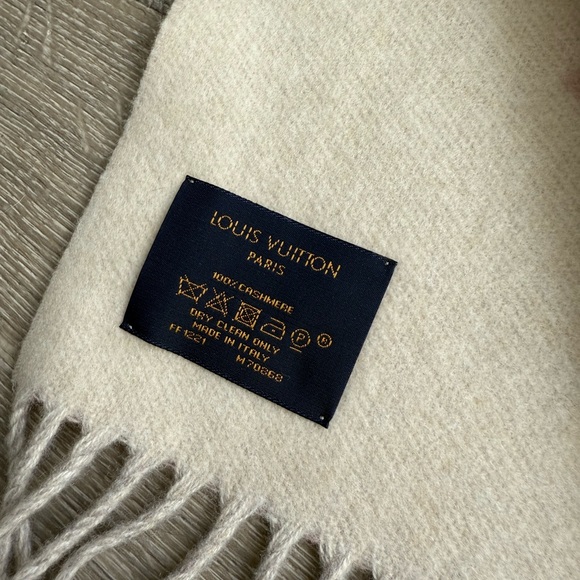 Louis Vuitton Reykjavik Gradient Scarf - Bleu Rose - Picture 4 of 6